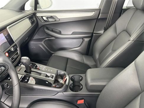Certified 2026 Porsche Macan Turbo AWD/4WD image 30