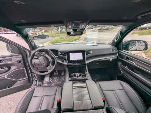 Used 2024 Jeep Wagoneer Series II w/ Convenience Group I image 12