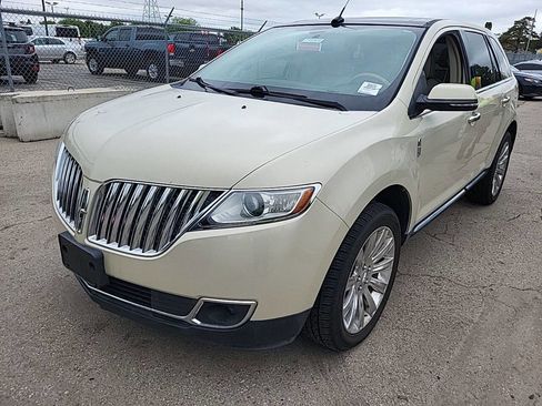 Used 2014 Lincoln MKX AWD w/ Equipment Group 102A image 2