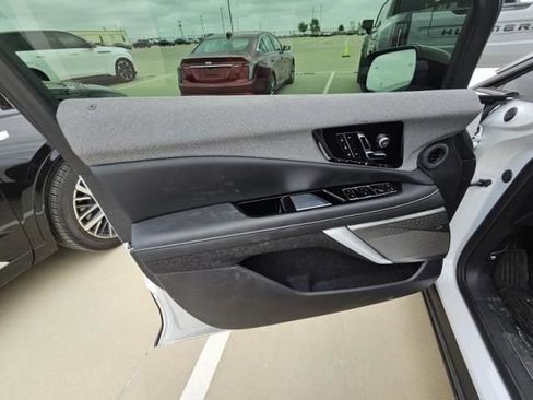 Used 2025 Cadillac Optiq Sport 2 AWD/4WD image 8