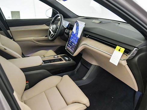 New 2026 Volvo EX90 Plus RWD image 17