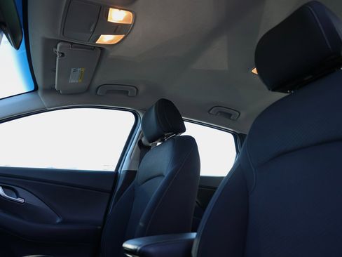 Used 2018 Hyundai Elantra GT image 18