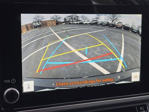 Used 2025 Toyota Camry LE image 4