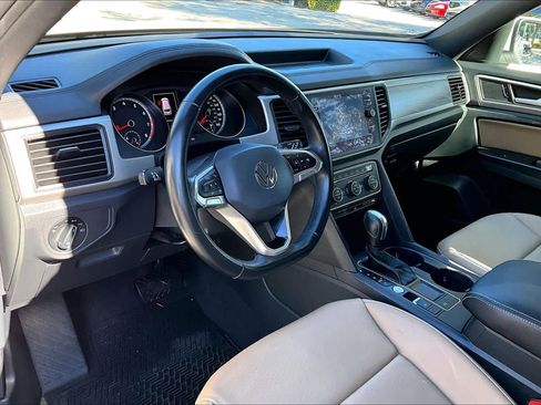 Used 2020 Volkswagen Atlas Cross Sport SE w/ Towing Package image 18