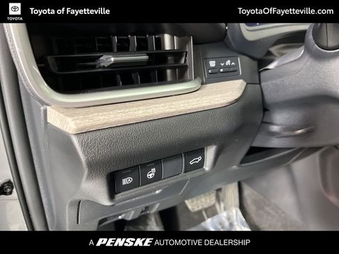 Used 2024 Toyota Grand Highlander Limited image 29