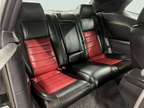 Used 2010 Dodge Challenger R/T RWD image 17