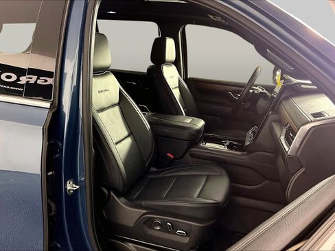 Used 2025 GMC Yukon Denali w/ Sun & Power Step Package RWD image 9