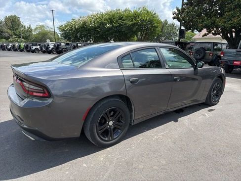 Used 2019 Dodge Charger SXT w/ Leather Interior Group RWD image 3