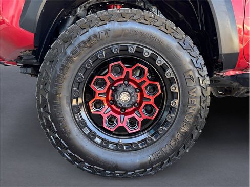 Used 2017 Toyota Tacoma TRD Off-Road w/ Tow Package AWD/4WD image 8