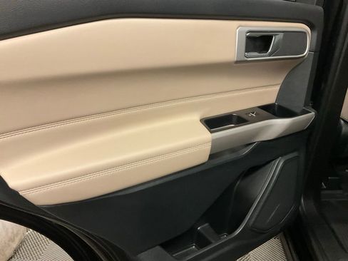 Used 2023 Ford Explorer XLT AWD/4WD image 27