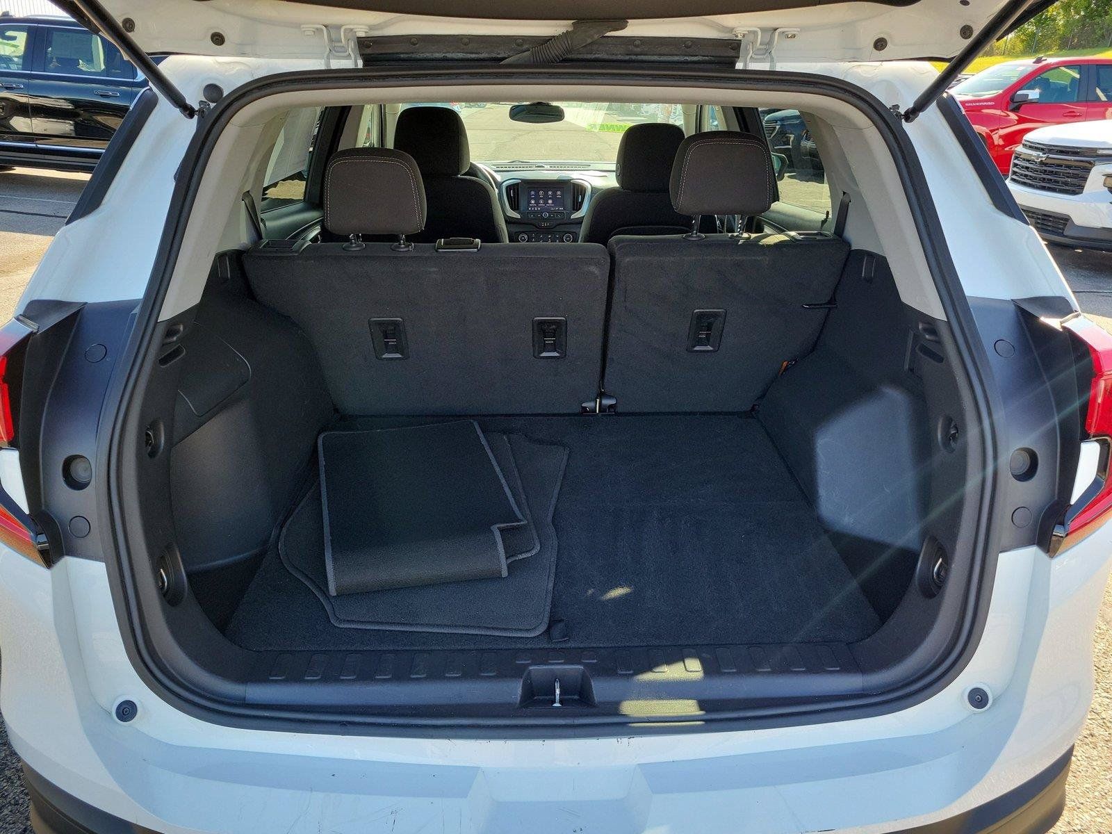 Used 2024 GMC Terrain SLE AWD/4WD image 7