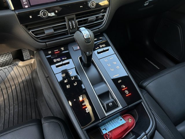 Used 2023 Porsche Macan Turbo AWD/4WD image 22