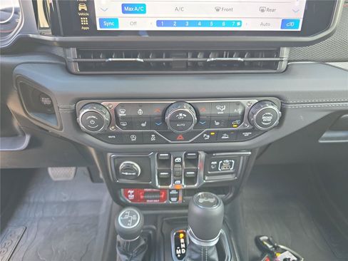 Used 2026 Jeep Wrangler Unlimited Rubicon AWD/4WD image 28