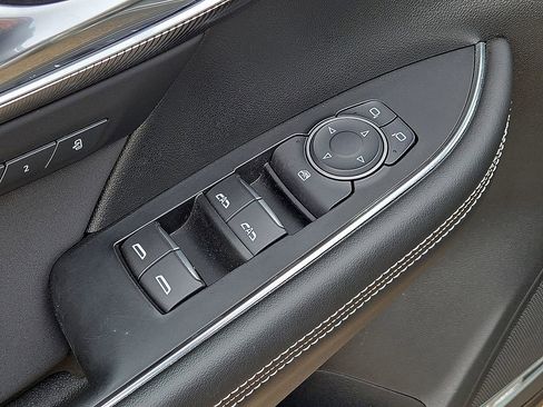 Used 2025 Buick Envision Sport Touring image 22