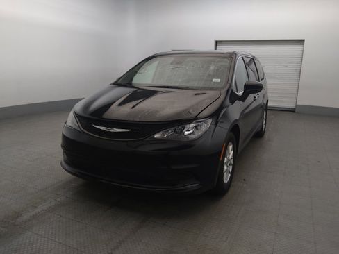 Used 2023 Chrysler Voyager LX FWD image 15