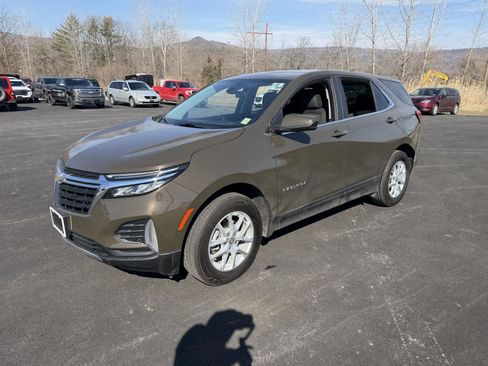 Used 2023 Chevrolet Equinox LT image 2