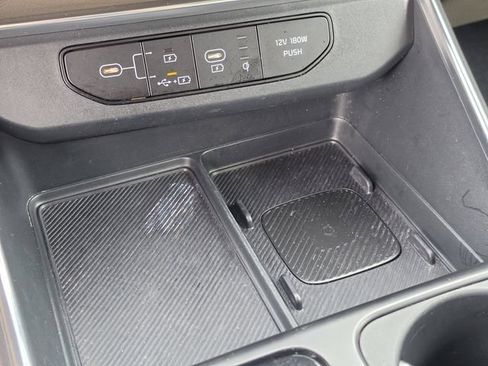 Used 2025 Kia Carnival EX FWD image 37