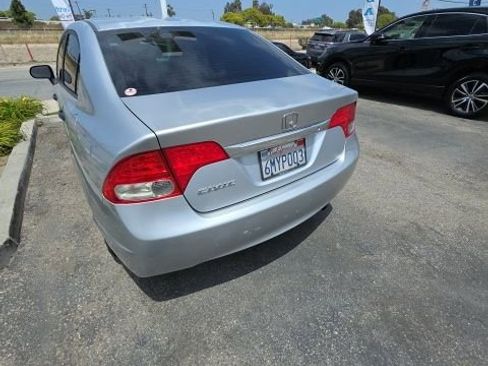Used 2010 Honda Civic DX-VP image 6