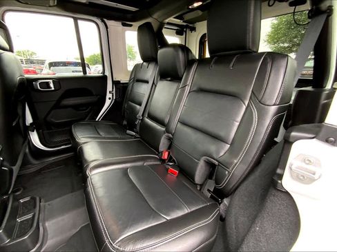 Used 2022 Jeep Wrangler Unlimited Sahara w/ Cold Weather Group AWD/4WD image 19