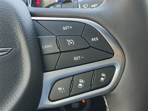 New 2026 Chrysler Pacifica Limited w/ Uconnect Theater Family Group image 36