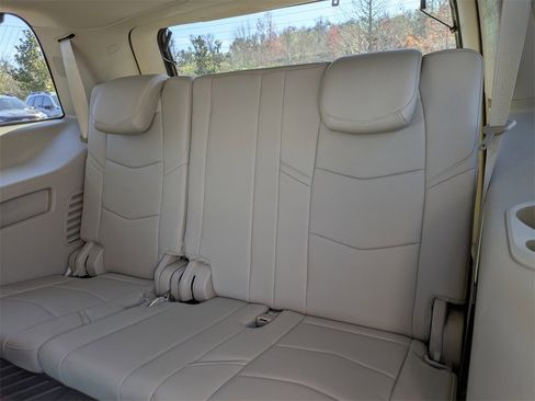 Used 2018 Cadillac Escalade Base image 14