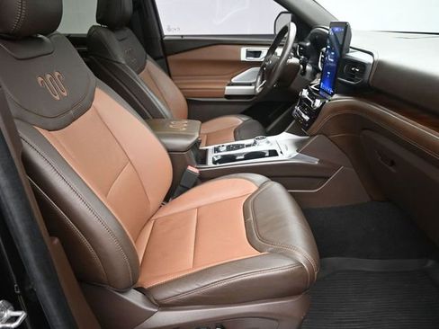 Used 2024 Ford Explorer King Ranch w/ Technology Package image 12