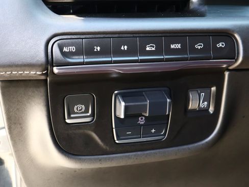 Certified 2024 Cadillac Escalade ESV Premium Luxury Platinum AWD/4WD image 33