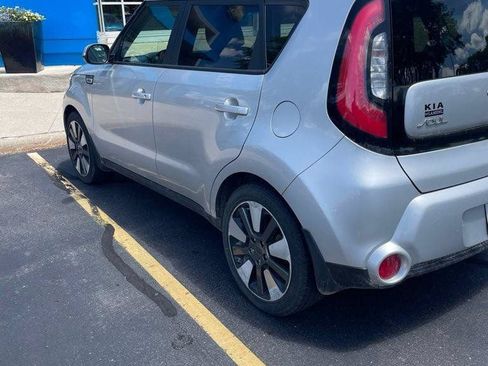 Used 2015 Kia Soul ! FWD image 2