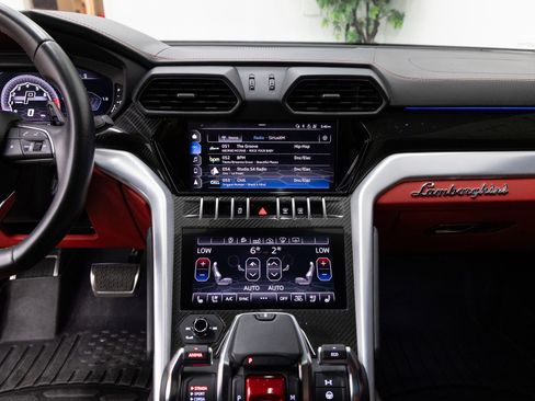 Used 2020 Lamborghini Urus AWD/4WD image 18