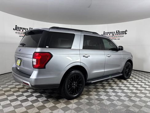 Used 2022 Ford Expedition XLT RWD image 4