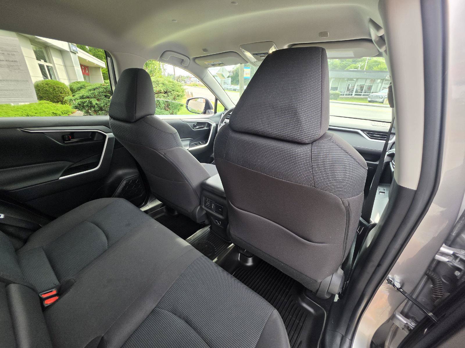 Certified 2023 Toyota RAV4 LE AWD/4WD image 17