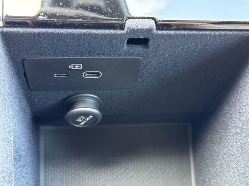 New 2026 Volvo XC90 B6 Core w/ Protection Package image 32