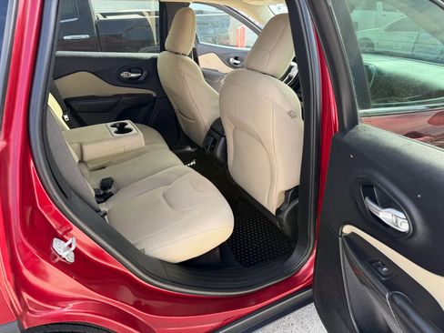 Used 2016 Jeep Cherokee Latitude w/ Cold Weather Group AWD/4WD image 11