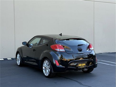 Used 2013 Hyundai Veloster w/ Style Pkg image 6
