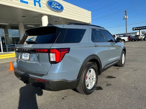 Used 2025 Ford Explorer Active image 2