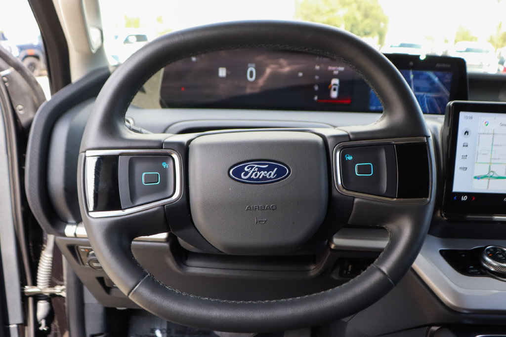 Used 2025 Ford Expedition Active AWD/4WD image 26