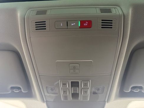 Certified 2024 Volkswagen Taos SE w/ Panoramic Sunroof Package image 14