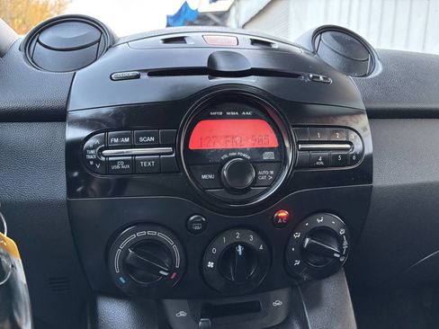 Used 2014 MAZDA MAZDA2 Touring image 22