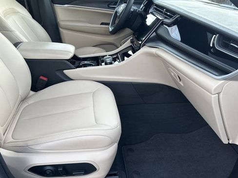 Used 2023 Jeep Grand Cherokee 4WD 4xe image 16