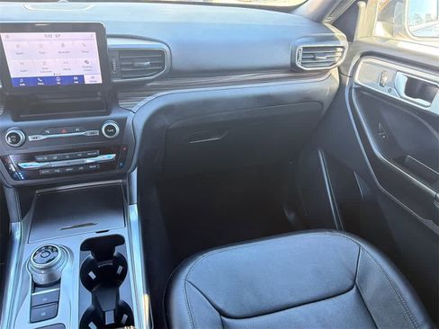 Used 2020 Ford Explorer Limited image 22