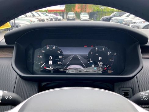 Certified 2025 Land Rover Discovery Dynamic SE AWD/4WD image 25