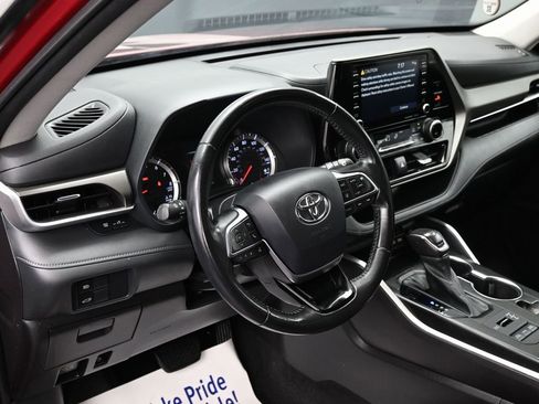 Used 2021 Toyota Highlander LE image 18