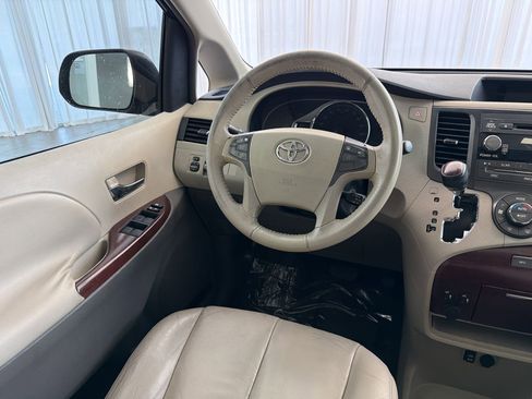 Used 2011 Toyota Sienna XLE FWD image 27