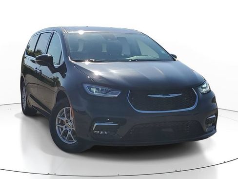 Used 2024 Chrysler Pacifica Touring-L FWD image 1