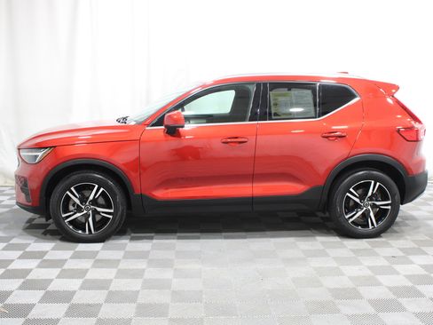 Used 2024 Volvo XC40 B5 Core AWD/4WD image 33