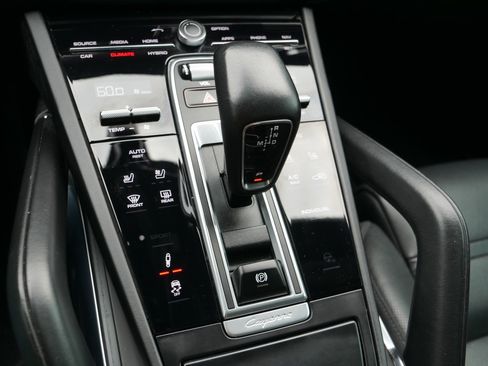 Used 2020 Porsche Cayenne Turbo S image 24