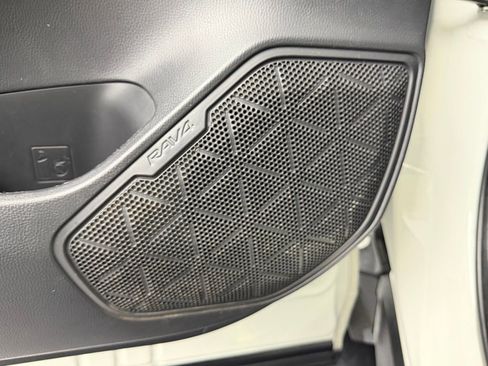 Certified 2022 Toyota RAV4 XLE w/ Carpet Mat Package (TMS) AWD/4WD image 21