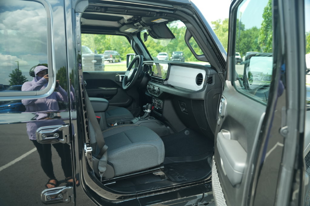 New 2026 Jeep Gladiator Sport AWD/4WD image 16