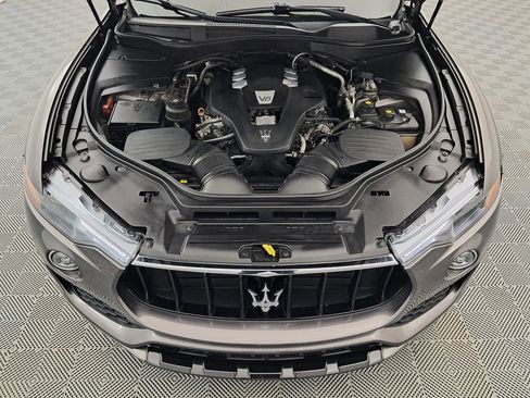 Used 2017 Maserati Levante w/ Sport Package image 31