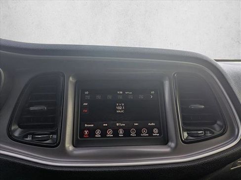 Used 2022 Dodge Challenger SXT image 12